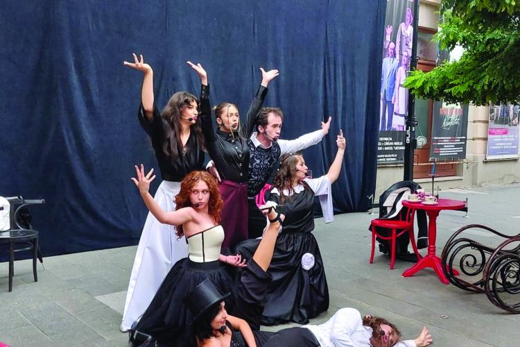 „Bună seara, domnule Wilde!” un spectacol răsplătit cu ropote de aplauze, în deschiderea Festivalului Internațional de Teatru și Arte Performative featured image