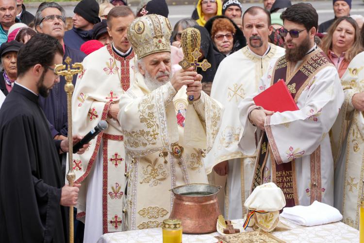 Sfinţirea bisericii „Sfinţii Trei Ierarhi“ featured image