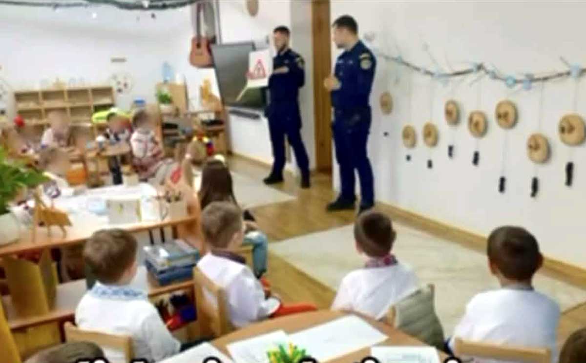 Lecții de educație rutieră și patrulă școlară, desfășurate în județul Brăila